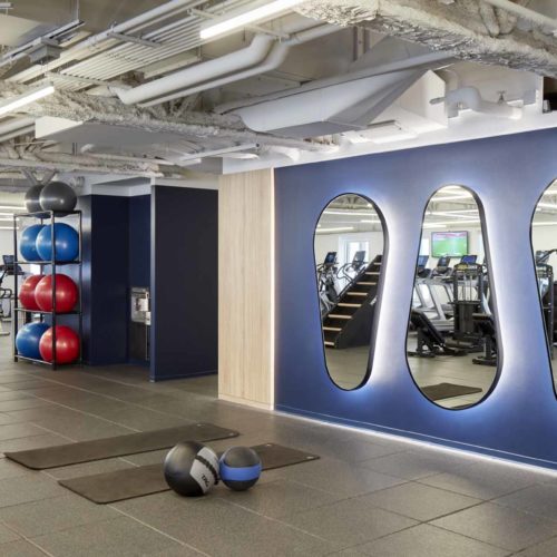 Aon Center Amenities